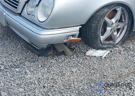 1998 Mercedes-Benz E 430 z USA, uszkodzony, nr VIN WDBJF70FXWA603071